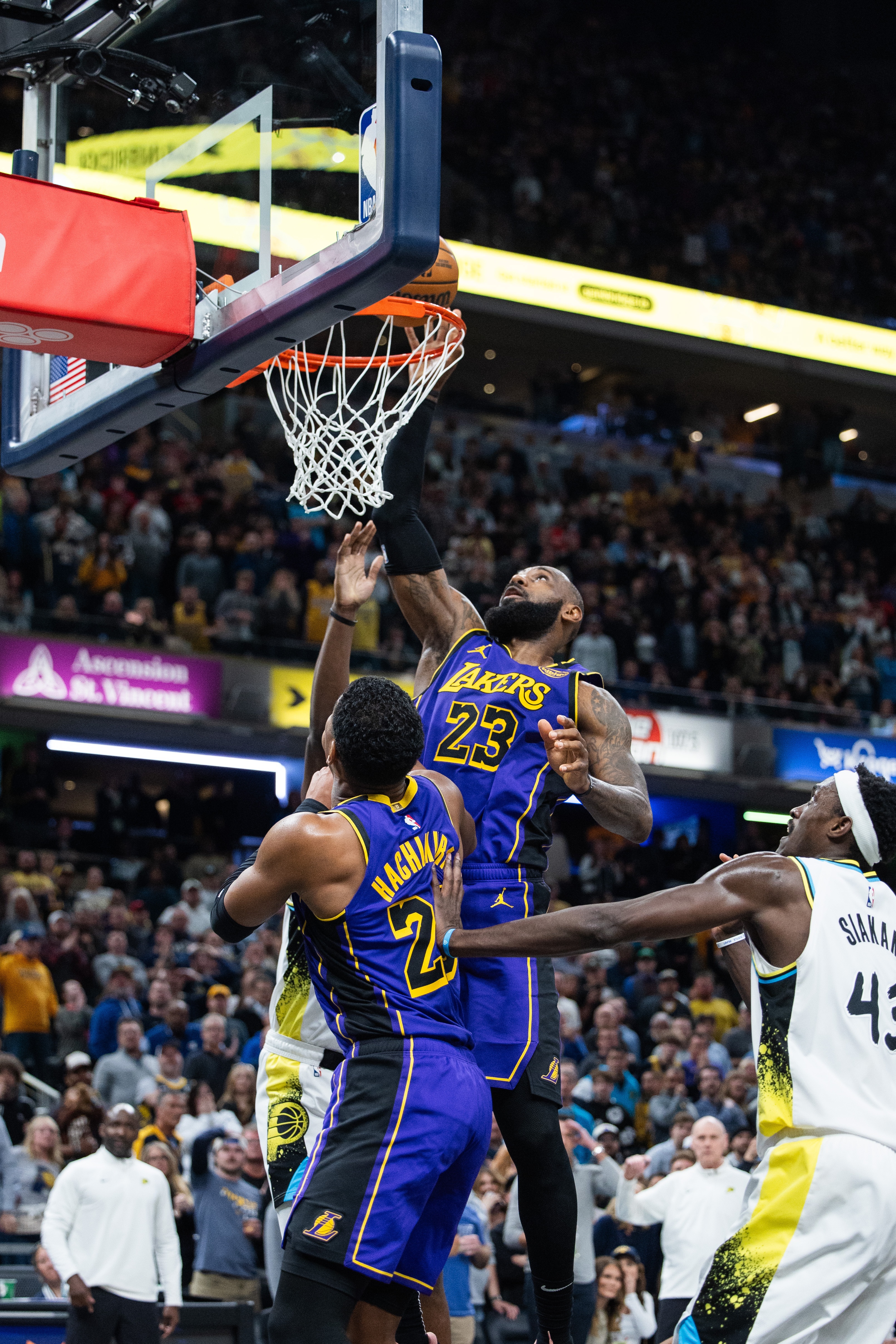 湖人战胜独行侠，止颓不败