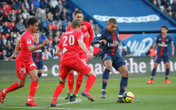 熊猫体育-巴黎斯特拉斯堡主场取胜，升至积分榜前列