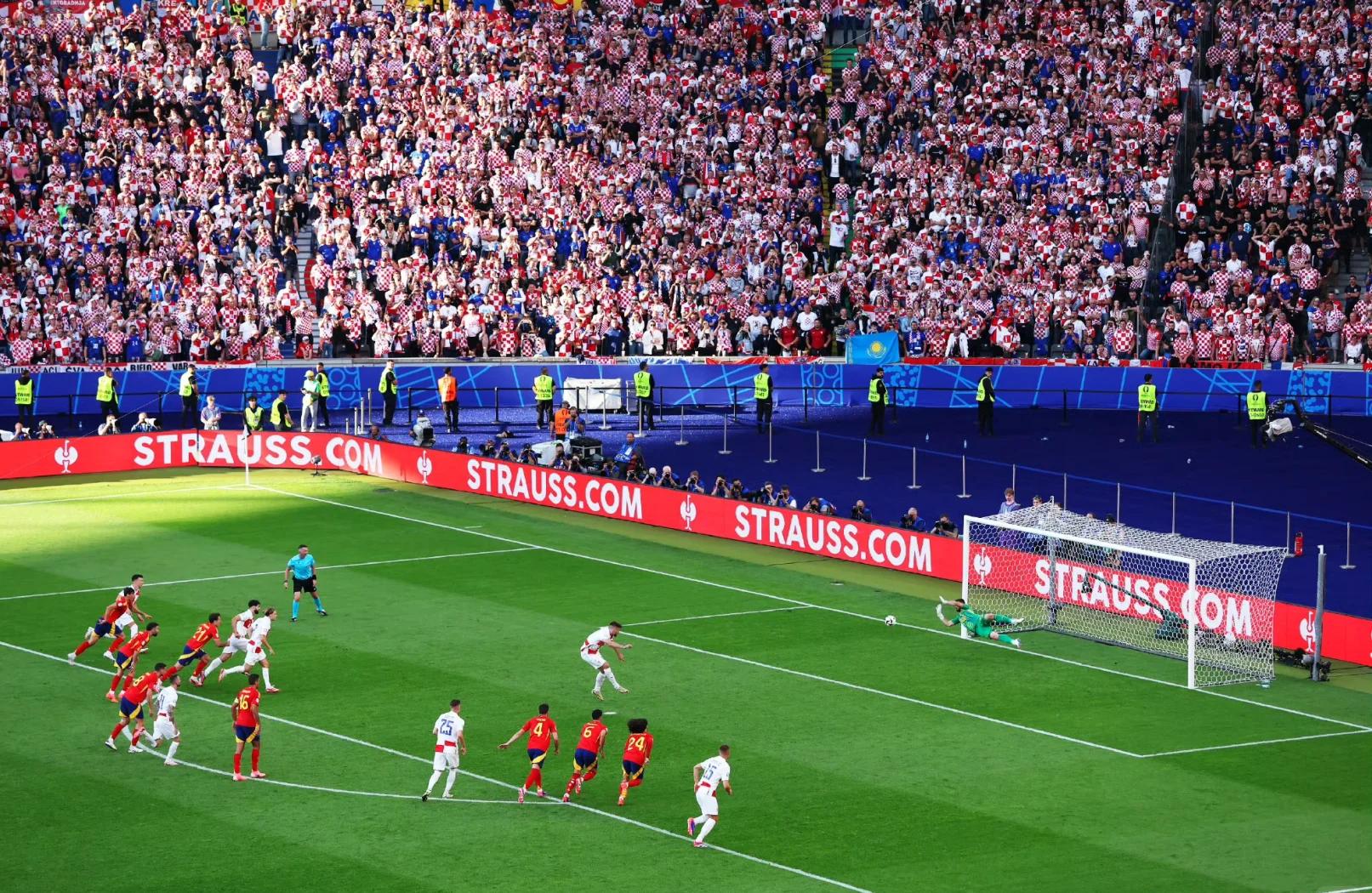 西班牙险胜克罗地亚,进军四强 西班牙险胜克罗地亚,进军四强