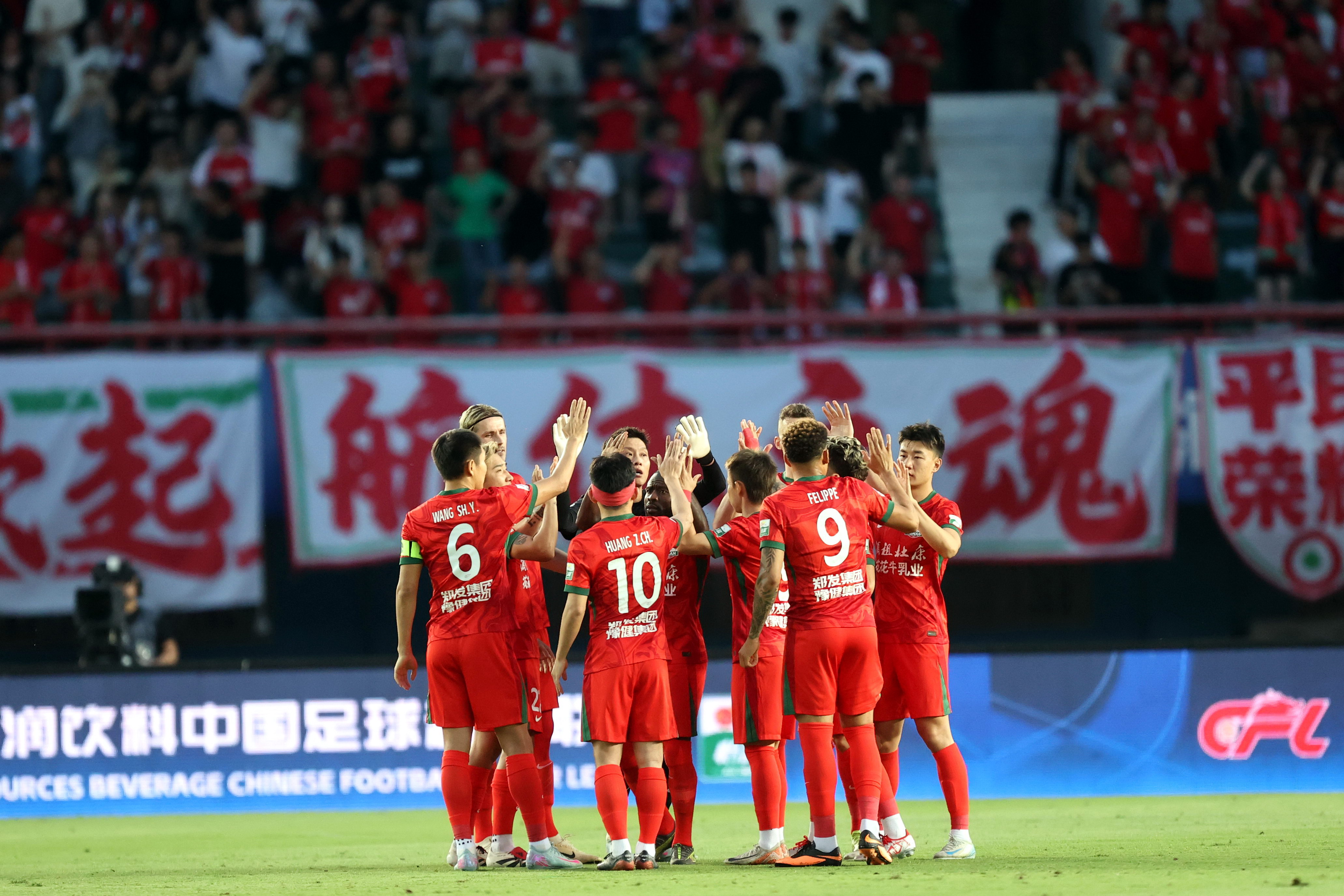 新赛季中国足球联赛开启，球迷热情高涨的简单介绍