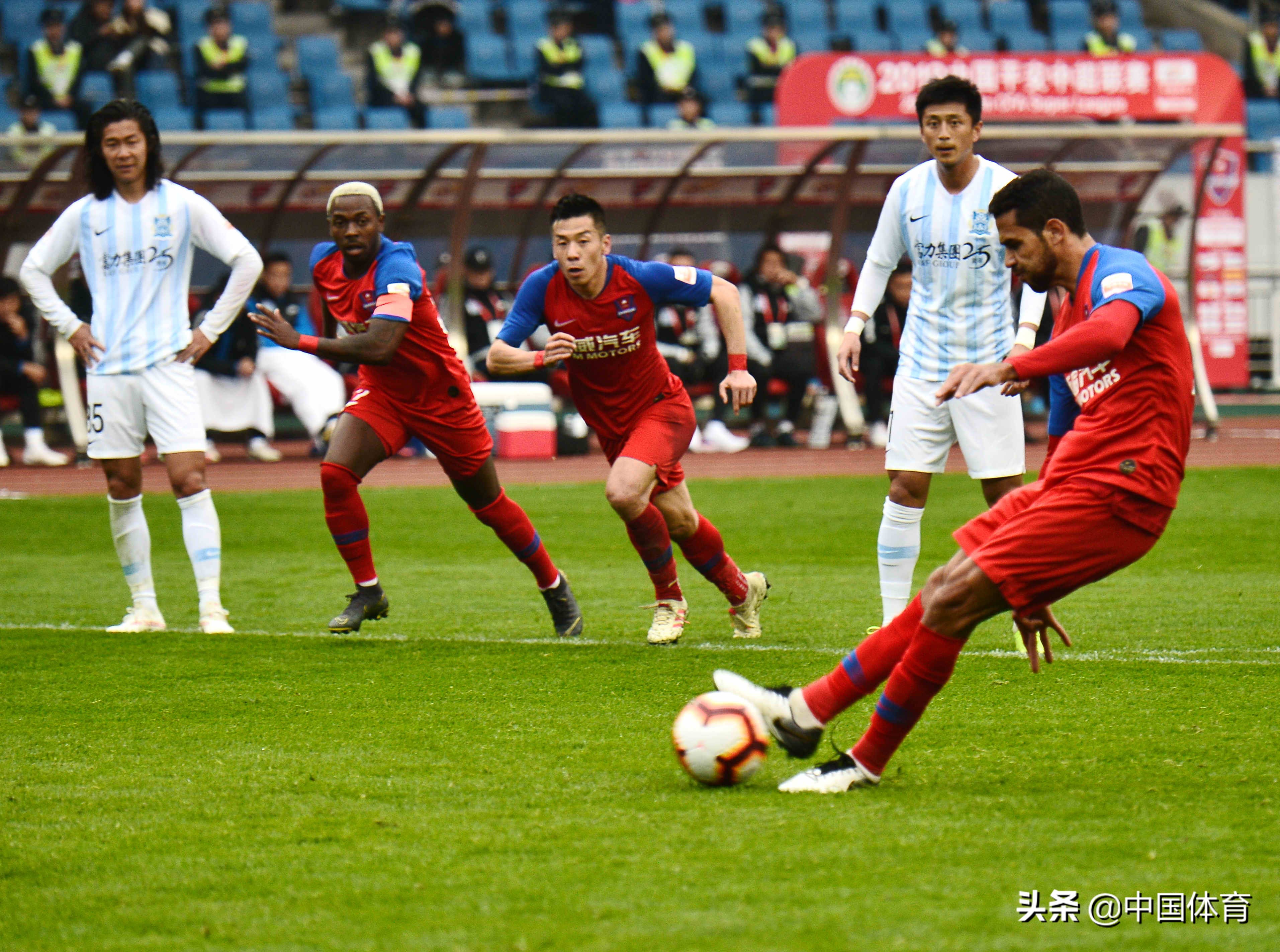 熊猫直播-广州富力主场击败重庆斯威，继续向前迈进的简单介绍