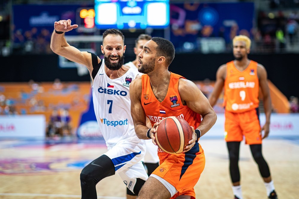 熊猫直播APP-英国乒乓球队轻取韩国乒乓球队，王皓制霸全场