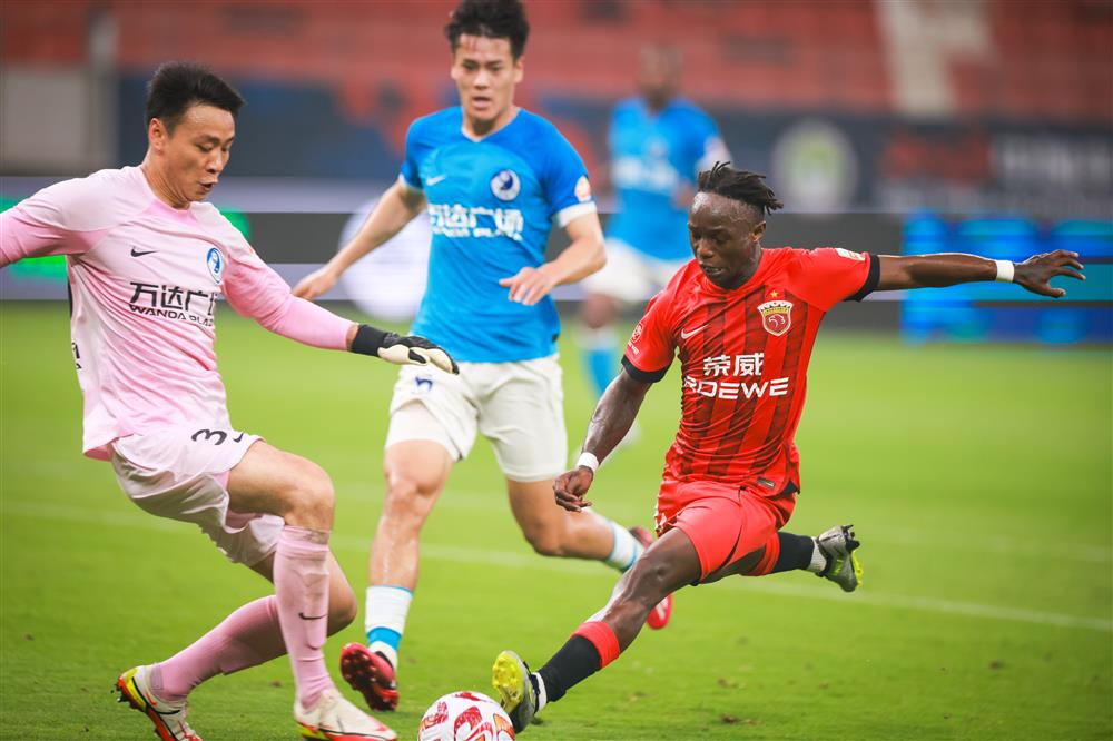 广州遭遇主场魔咒,河南再度取胜 广州遭遇主场魔咒,河南再度取胜