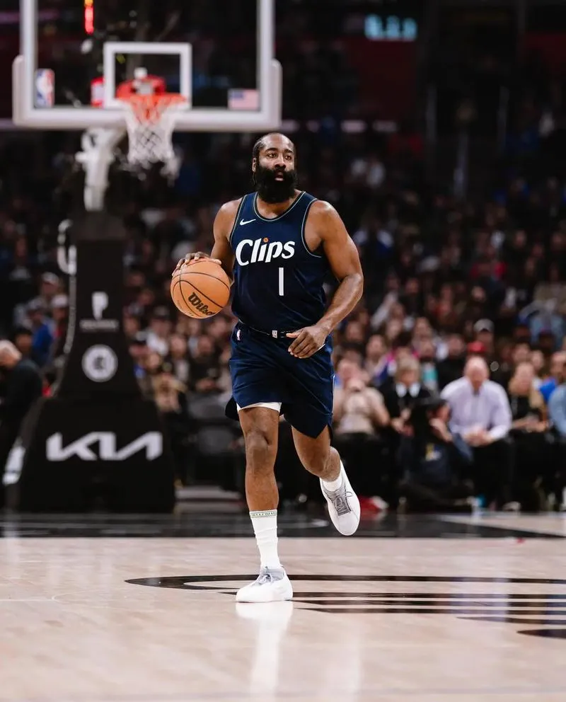 包含加拿大男篮力克步行者，西蒙斯高光表现的词条