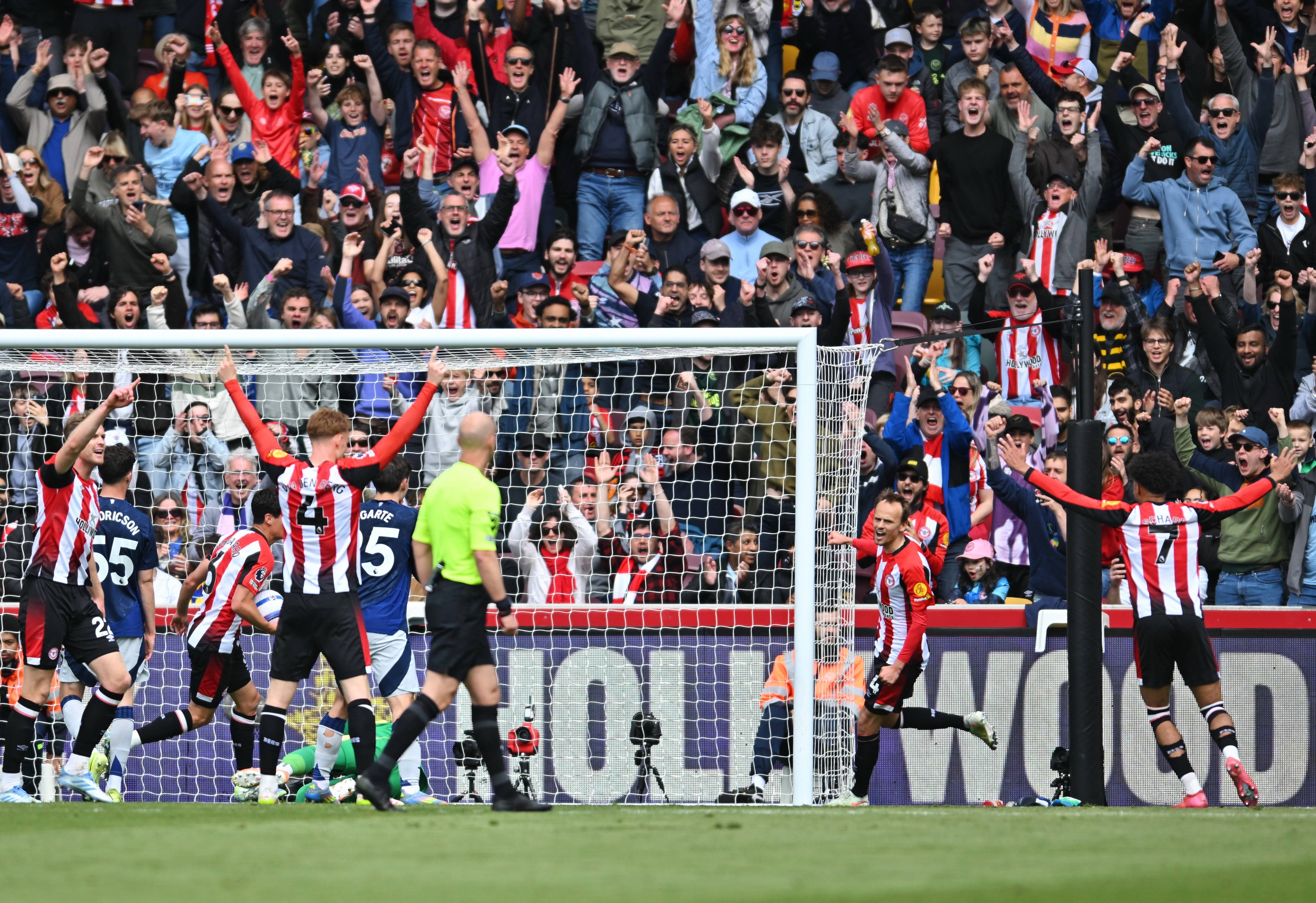 曼联主场胜出，德乙新秀轻松获胜