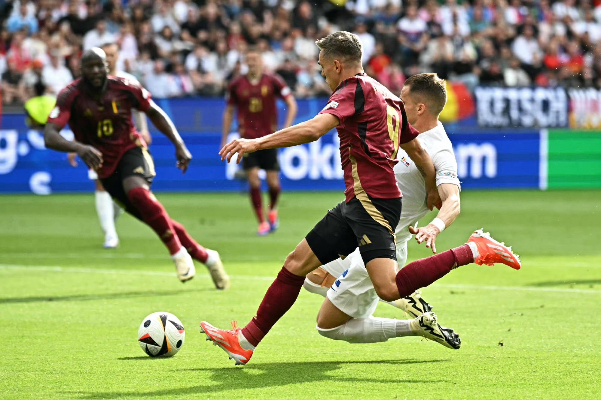 欧洲杯预选赛:德国大胜罗马尼亚,晋级希望大增 欧洲杯预选赛:德国大胜罗马尼亚,晋级希望大增