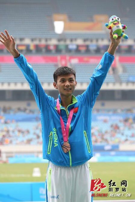 科特迪瓦选手夺得男子跳远铜牌