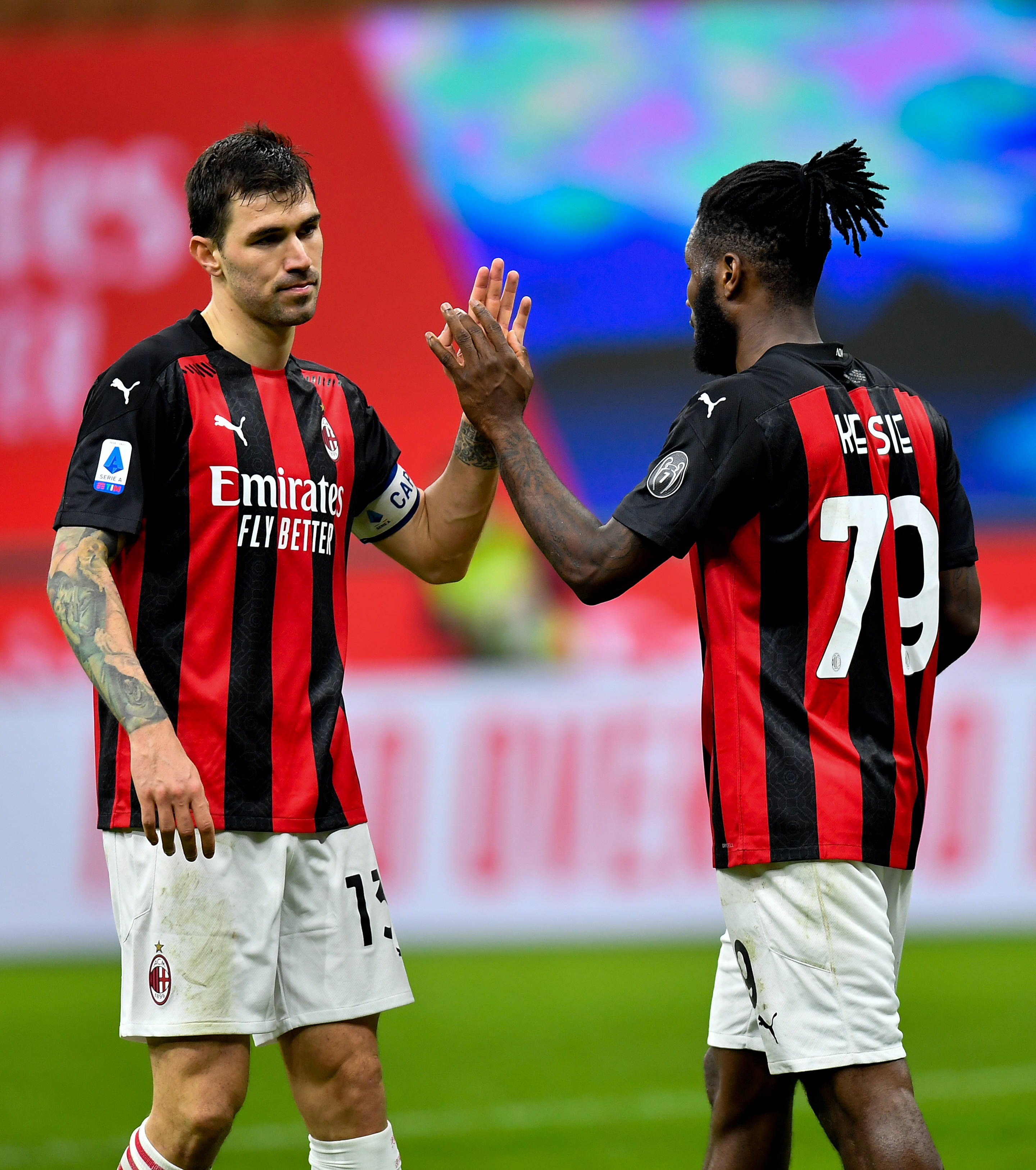 包含克罗托内主场战平乌迪内斯，难分胜负的词条